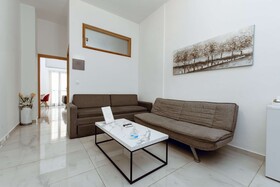 Deluxe Hotel