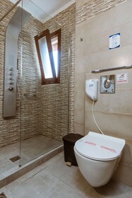 Deluxe Hotel