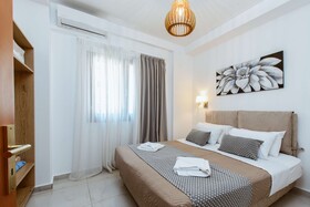 Deluxe Hotel
