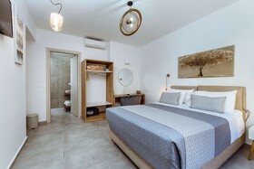 Deluxe Hotel