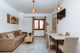Deluxe Hotel