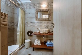 Deluxe Hotel