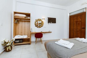 Deluxe Hotel