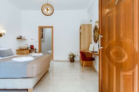 Deluxe Hotel