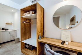 Deluxe Hotel