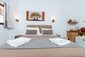 Deluxe Hotel
