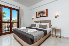 Deluxe Hotel