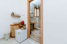 Deluxe Hotel