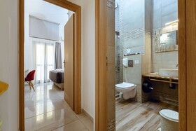 Deluxe Hotel
