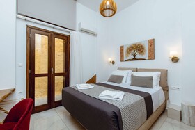 Deluxe Hotel