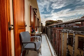 Deluxe Hotel