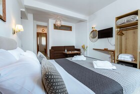 Deluxe Hotel
