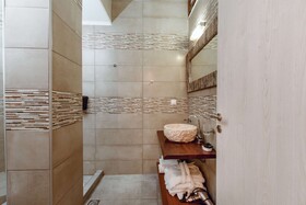 Deluxe Hotel
