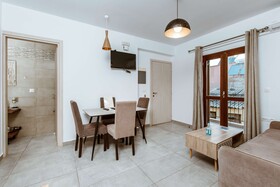 Deluxe Hotel