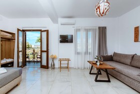 Deluxe Hotel