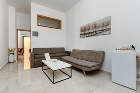 Deluxe Hotel