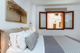 Deluxe Hotel