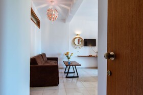 Deluxe Hotel