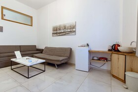 Deluxe Hotel