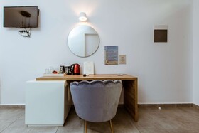 Deluxe Hotel