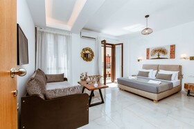 Deluxe Hotel