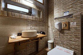 Deluxe Hotel