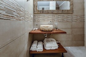 Deluxe Hotel