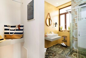 Diamond Luxury Suites