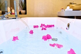 Diamond Luxury Suites