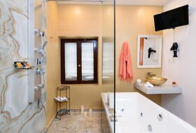 Diamond Luxury Suites