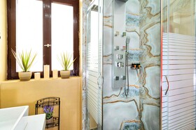 Diamond Luxury Suites