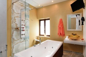Diamond Luxury Suites