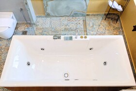 Diamond Luxury Suites