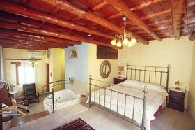 Ifigenia Rooms Studios & Suites