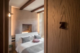 J&G Suites