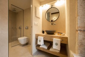 J&G Suites
