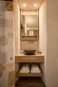 J&G Suites