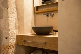 J&G Suites