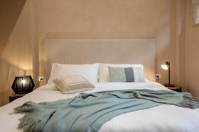 J&G Suites
