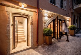 J&G Suites