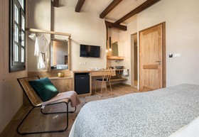 J&G Suites