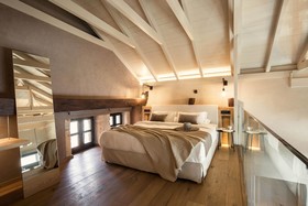 J&G Suites