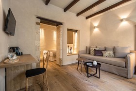 J&G Suites