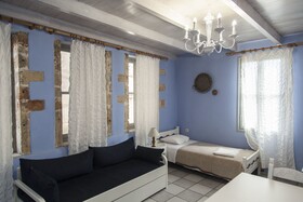 Kasteli Suites