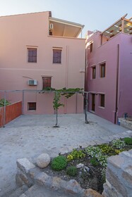 Kasteli Suites