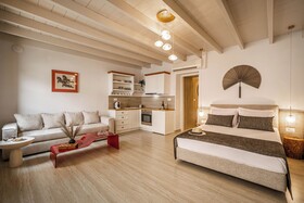 Lithinon Luxury Suites