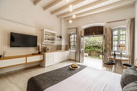 Lithinon Luxury Suites