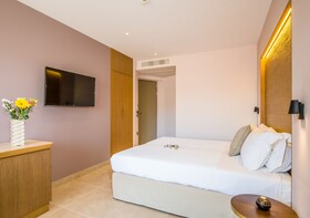 M City Hotel