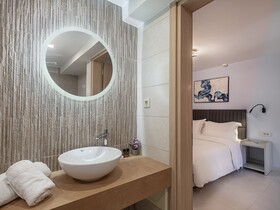 M City Hotel