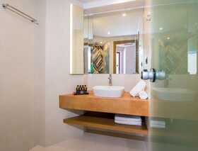 M City Hotel